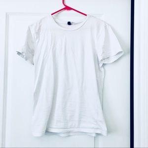 WHITE TEE SHIRT